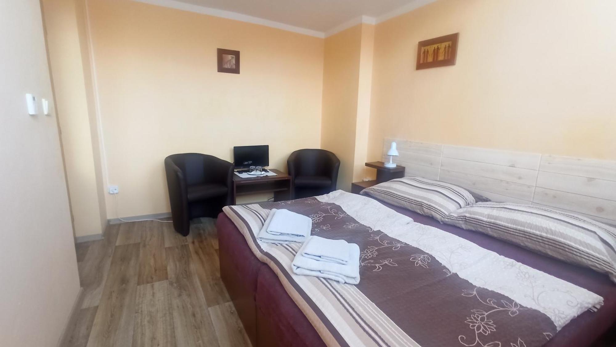 Penzion U Kostela Mlaka Luaran gambar