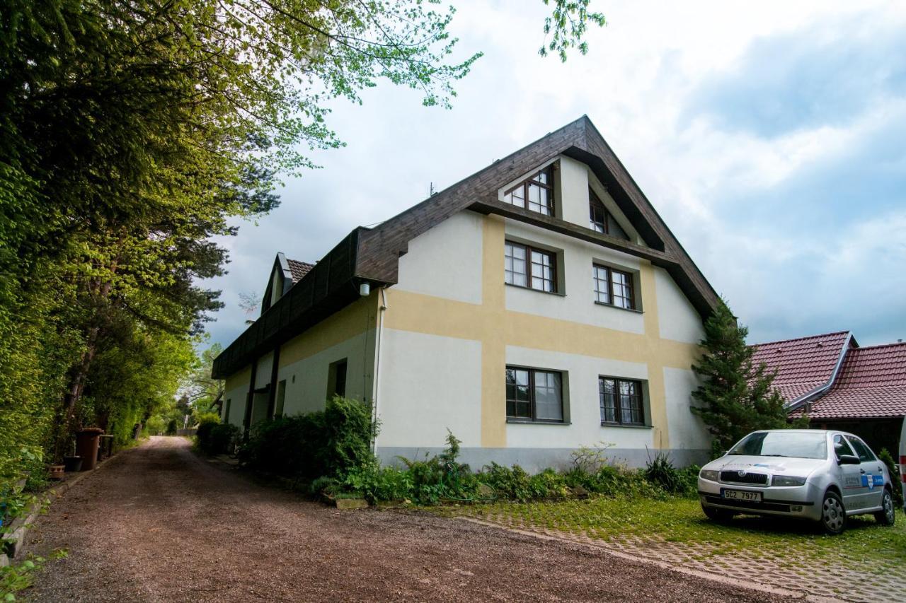 Penzion U Kostela Mlaka Luaran gambar