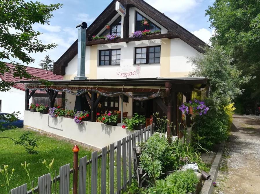 Penzion U Kostela Mlaka Luaran gambar